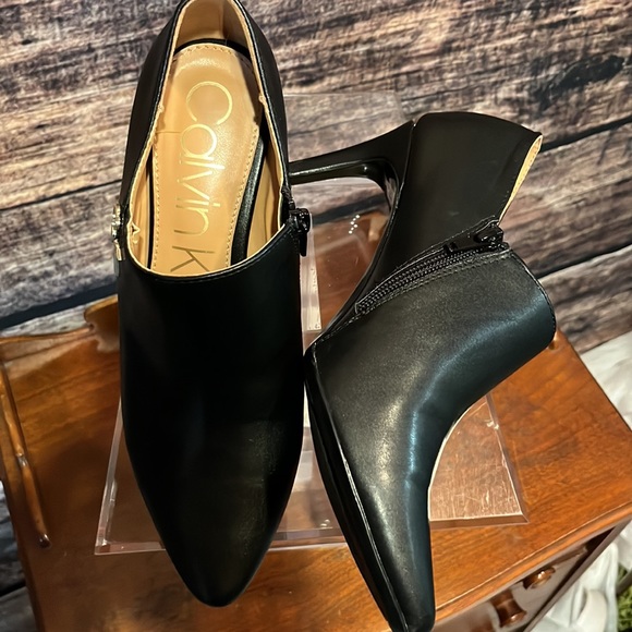Calvin Klein bootie heels - Picture 6 of 11